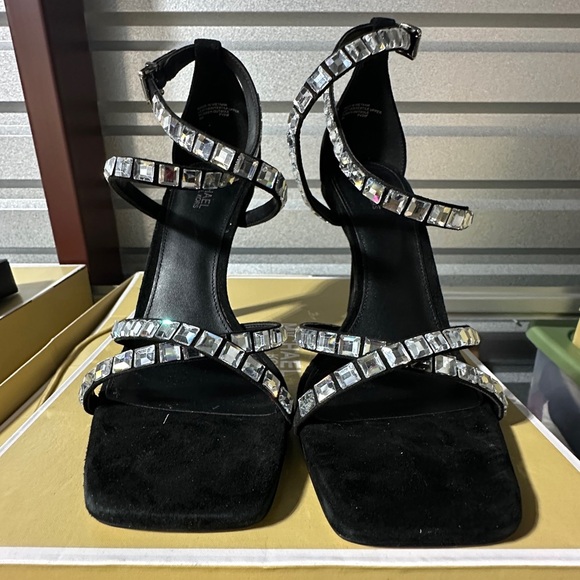 Michael Kors | CELIA STRAPPY SANDAL - Picture 4 of 7